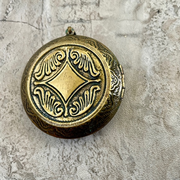 Steampunk Octopus Locket - Picture 2 of 5